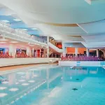 Panorama-im Bademantel Direkt In Alpentherme アパート *